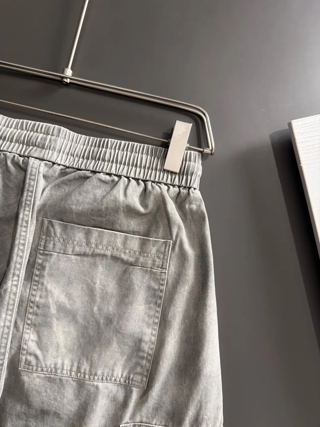 The next day shipped P195 Balenciaga 2026 summer New Arrival elastic casual pants, counter custom fabric Breathable high comfort, impeccable details, brand elements design concept, reflecting high quality. The hand feels delicate and soft! Casual cuts and awesome upper body! Sizes: S-3XL